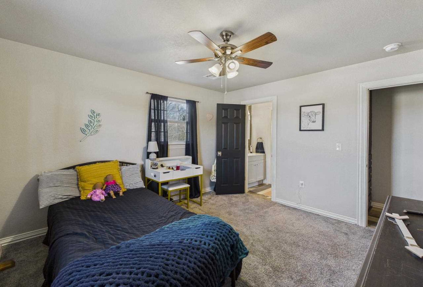 4 Bedrooms Bedrooms, 0 ,2 BathroomsBathrooms,Residential,Single Family,Lakeview,1,133741