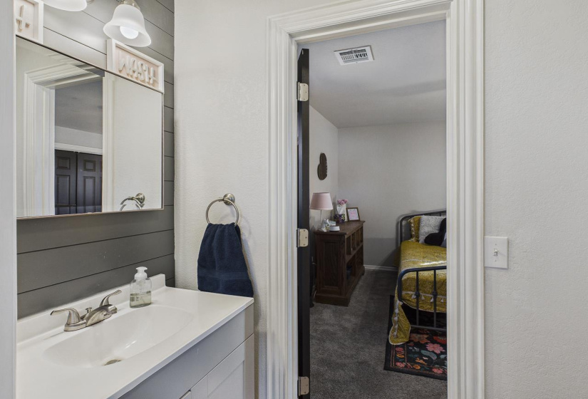 4 Bedrooms Bedrooms, 0 ,2 BathroomsBathrooms,Residential,Single Family,Lakeview,1,133741