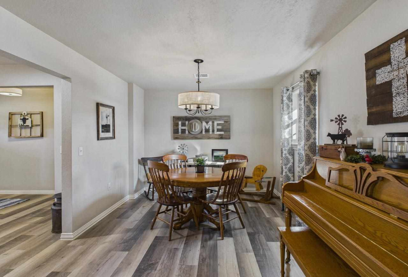 4 Bedrooms Bedrooms, 0 ,2 BathroomsBathrooms,Residential,Single Family,Lakeview,1,133741