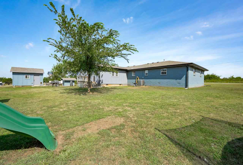 4 Bedrooms Bedrooms, 0 ,2 BathroomsBathrooms,Residential,Single Family,Lakeview,1,133741