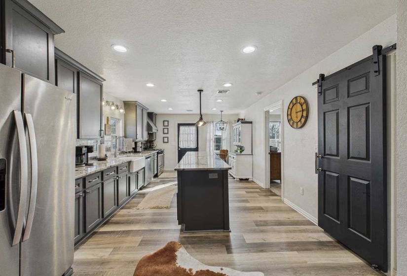 4 Bedrooms Bedrooms, 0 ,2 BathroomsBathrooms,Residential,Single Family,Lakeview,1,133741