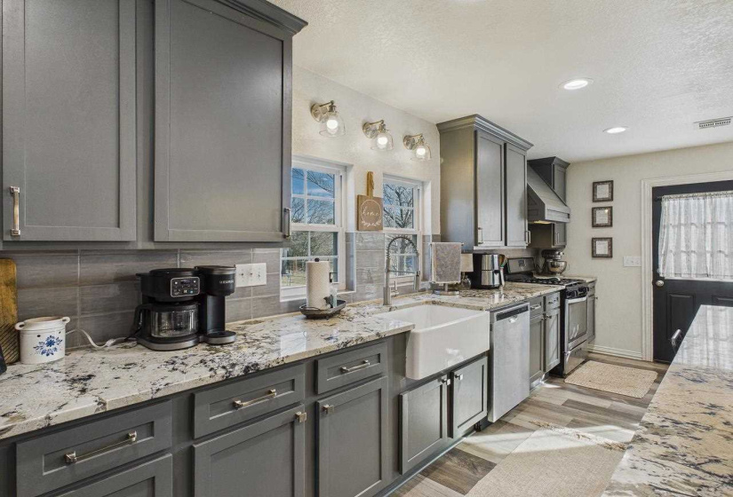 4 Bedrooms Bedrooms, 0 ,2 BathroomsBathrooms,Residential,Single Family,Lakeview,1,133741