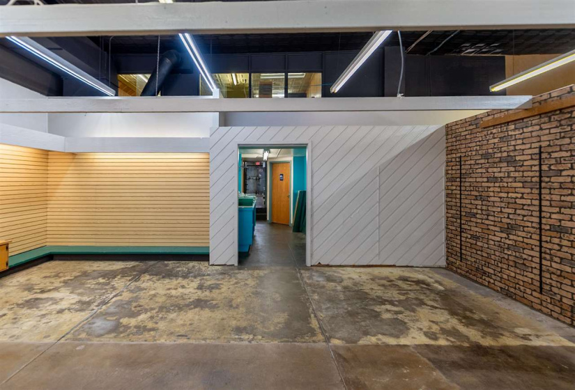 0 ,3 BathroomsBathrooms,Commercial/industrial,Commercial,Main,2,133759