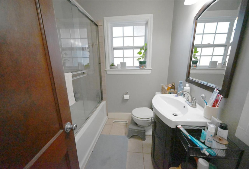 3 Bedrooms Bedrooms, 0 ,2 BathroomsBathrooms,Residential,Single Family,Admiral,1,133754