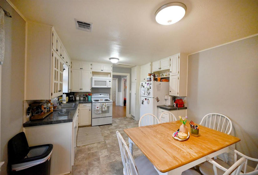 3 Bedrooms Bedrooms, 0 ,2 BathroomsBathrooms,Residential,Single Family,Admiral,1,133754