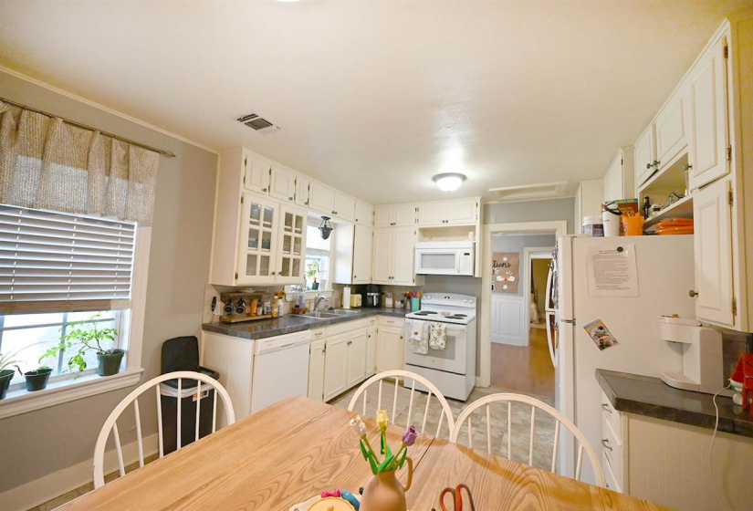 3 Bedrooms Bedrooms, 0 ,2 BathroomsBathrooms,Residential,Single Family,Admiral,1,133754