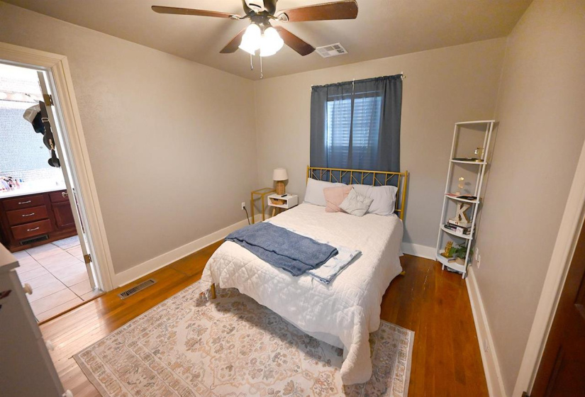 3 Bedrooms Bedrooms, 0 ,2 BathroomsBathrooms,Residential,Single Family,Admiral,1,133754