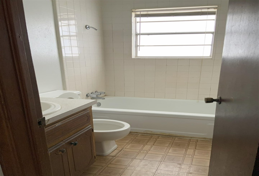 3 Bedrooms Bedrooms, 0 ,1 BathroomBathrooms,Residential,Single Family,Park,1,133756