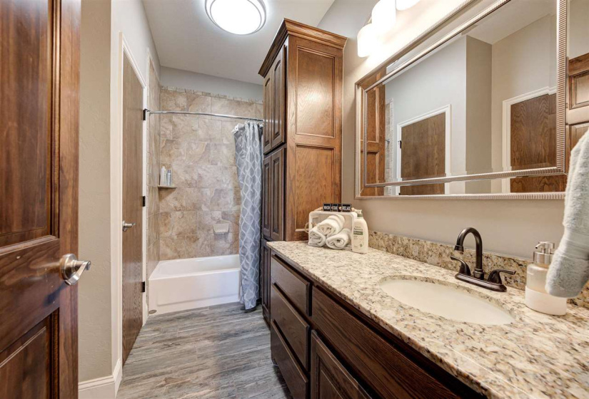 6 Bedrooms Bedrooms, 0 ,5 BathroomsBathrooms,Residential,Single Family,Aspen,2,133762