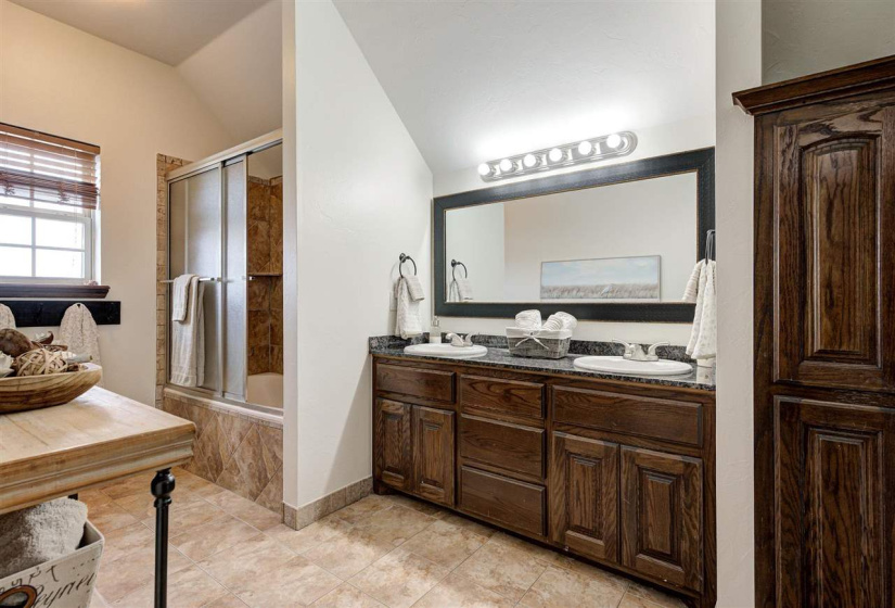 6 Bedrooms Bedrooms, 0 ,5 BathroomsBathrooms,Residential,Single Family,Aspen,2,133762