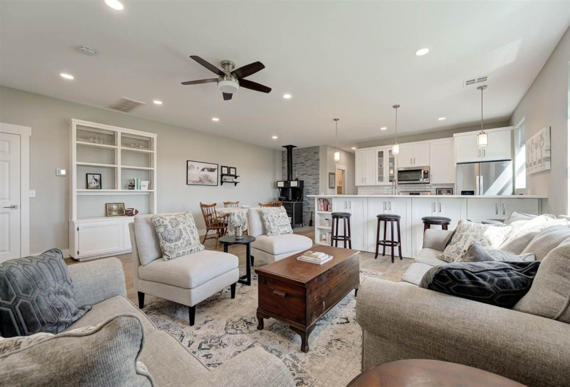 6 Bedrooms Bedrooms, 0 ,5 BathroomsBathrooms,Residential,Single Family,Aspen,2,133762