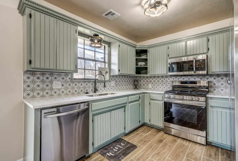 3 Bedrooms Bedrooms, 0 ,2 BathroomsBathrooms,Residential,Single Family,Crestwood,1,133766