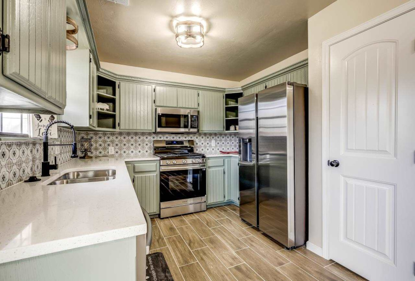 3 Bedrooms Bedrooms, 0 ,2 BathroomsBathrooms,Residential,Single Family,Crestwood,1,133766