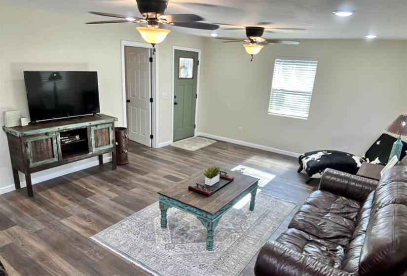 3 Bedrooms Bedrooms, 0 ,2 BathroomsBathrooms,Residential,Single Family,French,1.5,133767