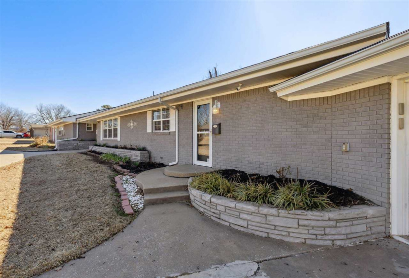 3 Bedrooms Bedrooms, 0 ,2 BathroomsBathrooms,Residential,Single Family,8th,1,133701