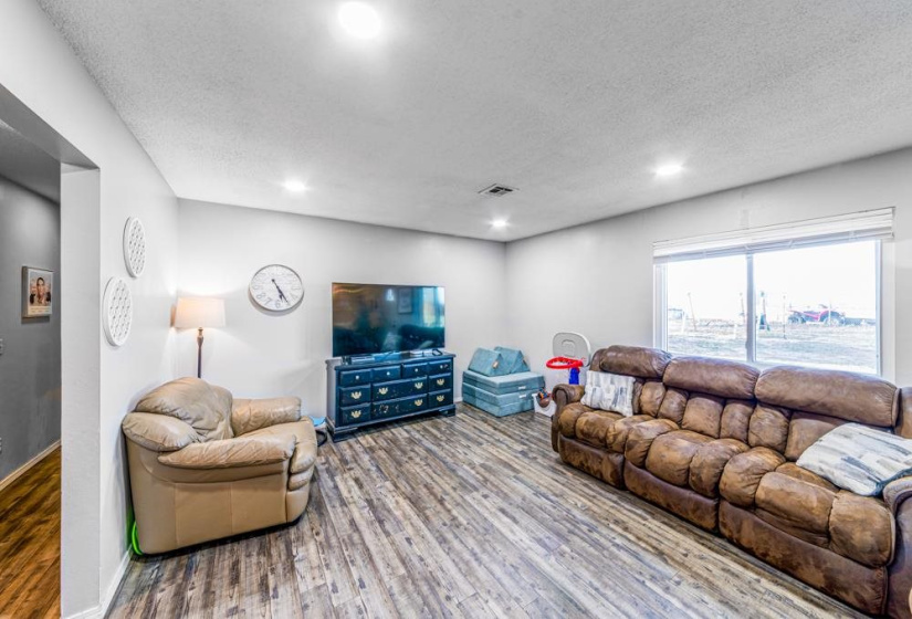 3 Bedrooms Bedrooms, 0 ,1 BathroomBathrooms,Residential,Single Family,Mill,1,133768