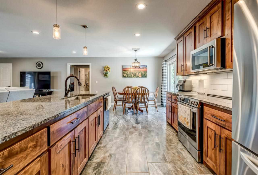 3 Bedrooms Bedrooms, 0 ,2 BathroomsBathrooms,Residential,Single Family,89th,1,133774