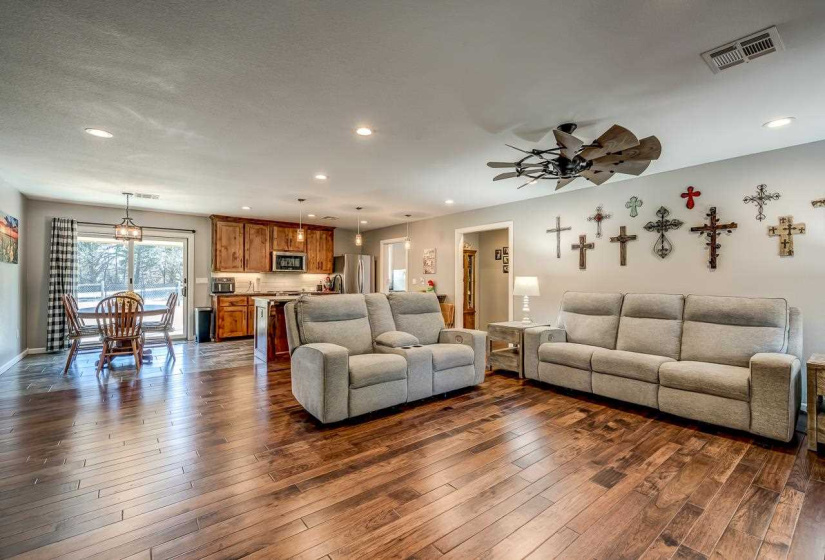 3 Bedrooms Bedrooms, 0 ,2 BathroomsBathrooms,Residential,Single Family,89th,1,133774