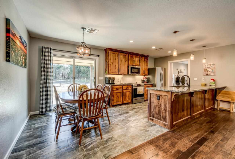 3 Bedrooms Bedrooms, 0 ,2 BathroomsBathrooms,Residential,Single Family,89th,1,133774