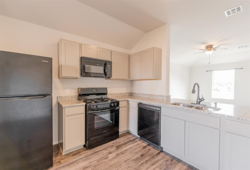 3 Bedrooms Bedrooms, 0 ,2 BathroomsBathrooms,Residential,Single Family,31st,1,133793