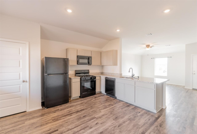 3 Bedrooms Bedrooms, 0 ,2 BathroomsBathrooms,Residential,Single Family,31st,1,133793