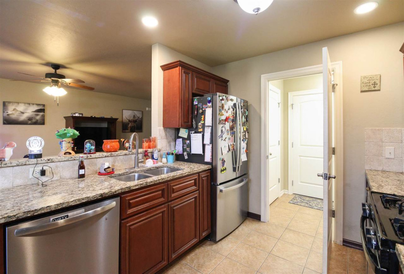 3 Bedrooms Bedrooms, 0 ,2 BathroomsBathrooms,Residential,Single Family,Broadway,1,133799