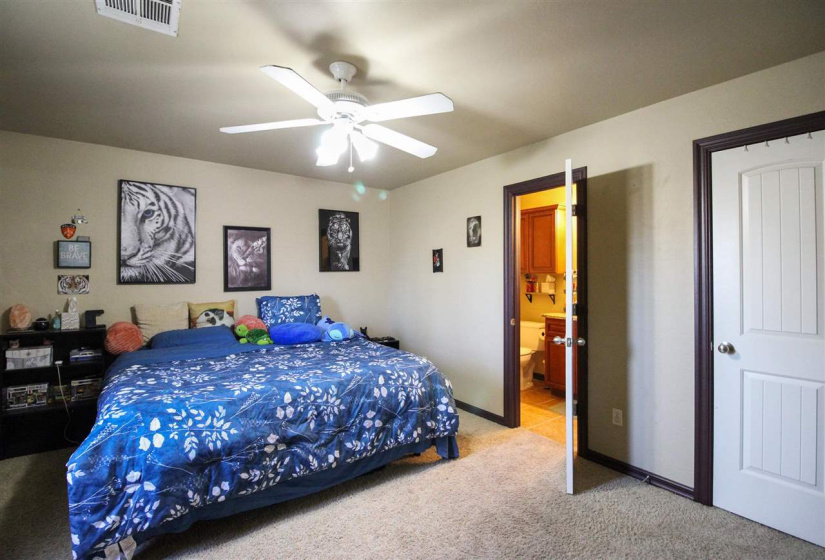 3 Bedrooms Bedrooms, 0 ,2 BathroomsBathrooms,Residential,Single Family,Broadway,1,133799