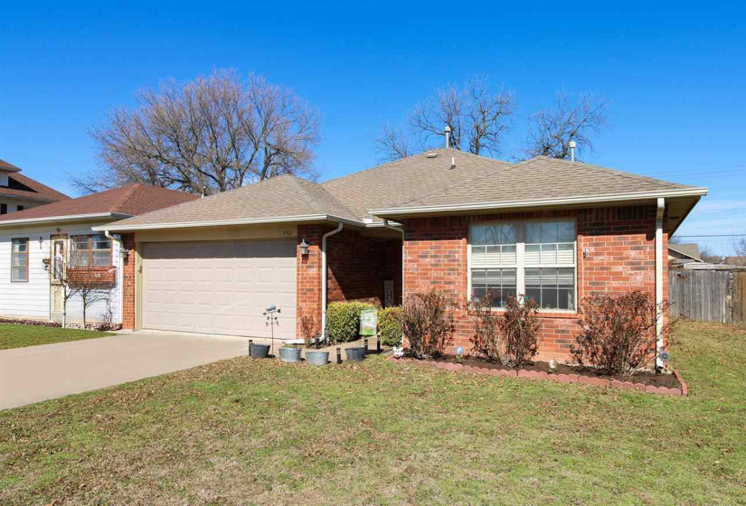 3 Bedrooms Bedrooms, 0 ,2 BathroomsBathrooms,Residential,Single Family,Broadway,1,133799