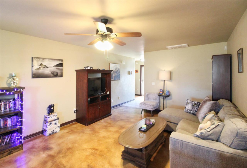 3 Bedrooms Bedrooms, 0 ,2 BathroomsBathrooms,Residential,Single Family,Broadway,1,133799