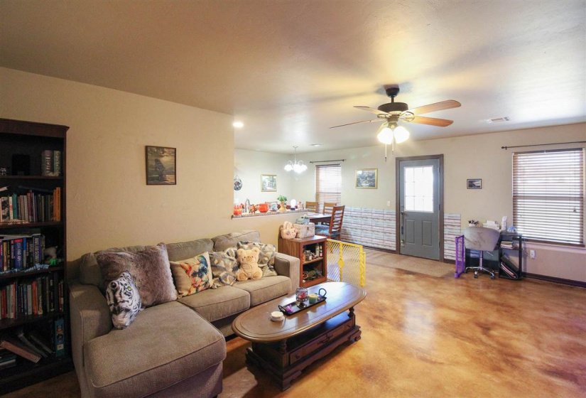 3 Bedrooms Bedrooms, 0 ,2 BathroomsBathrooms,Residential,Single Family,Broadway,1,133799