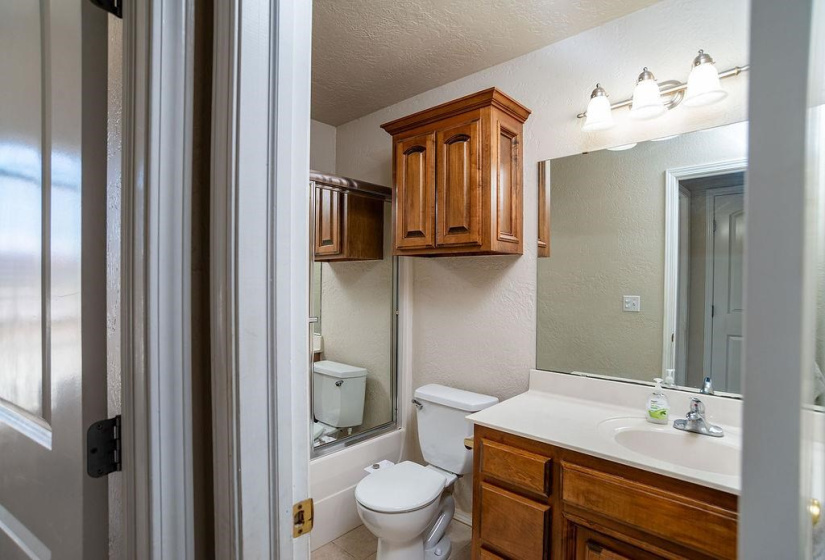 3 Bedrooms Bedrooms, 0 ,2 BathroomsBathrooms,Residential,Single Family,Emma,1,133800