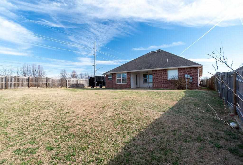 3 Bedrooms Bedrooms, 0 ,2 BathroomsBathrooms,Residential,Single Family,Emma,1,133800