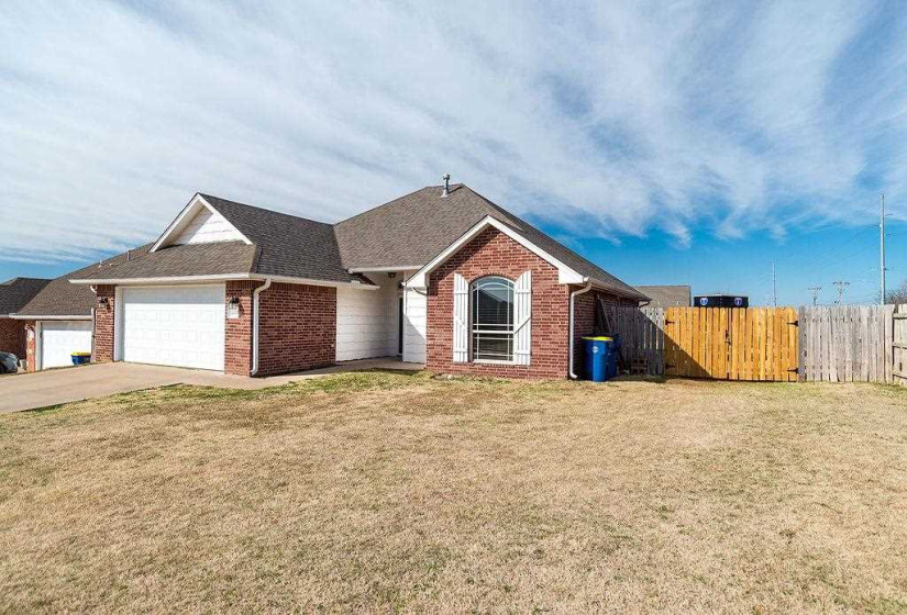 3 Bedrooms Bedrooms, 0 ,2 BathroomsBathrooms,Residential,Single Family,Emma,1,133800