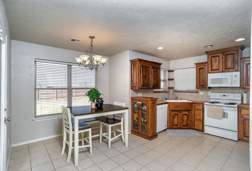 3 Bedrooms Bedrooms, 0 ,2 BathroomsBathrooms,Residential,Single Family,Emma,1,133800