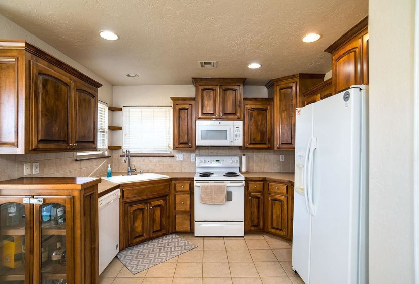 3 Bedrooms Bedrooms, 0 ,2 BathroomsBathrooms,Residential,Single Family,Emma,1,133800