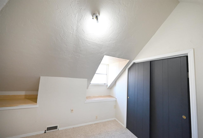 4 Bedrooms Bedrooms, 0 ,2 BathroomsBathrooms,Residential,Single Family,Lowry,1.5,133815