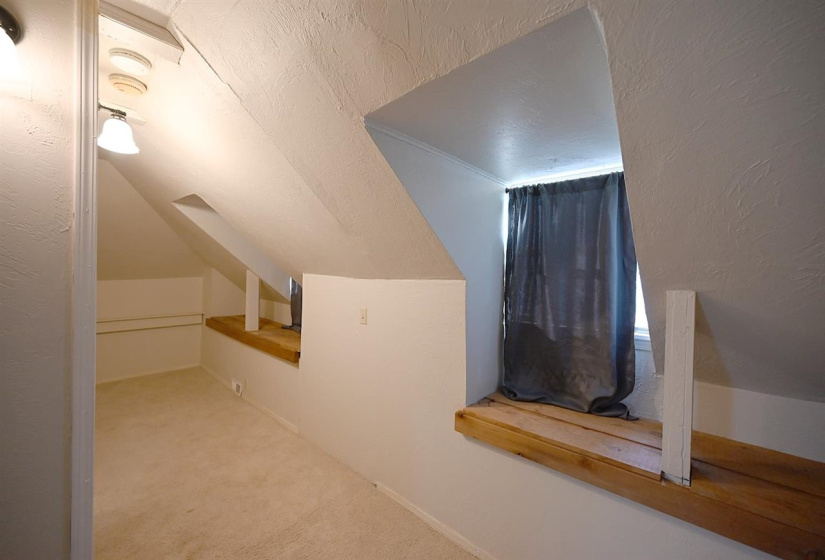 4 Bedrooms Bedrooms, 0 ,2 BathroomsBathrooms,Residential,Single Family,Lowry,1.5,133815