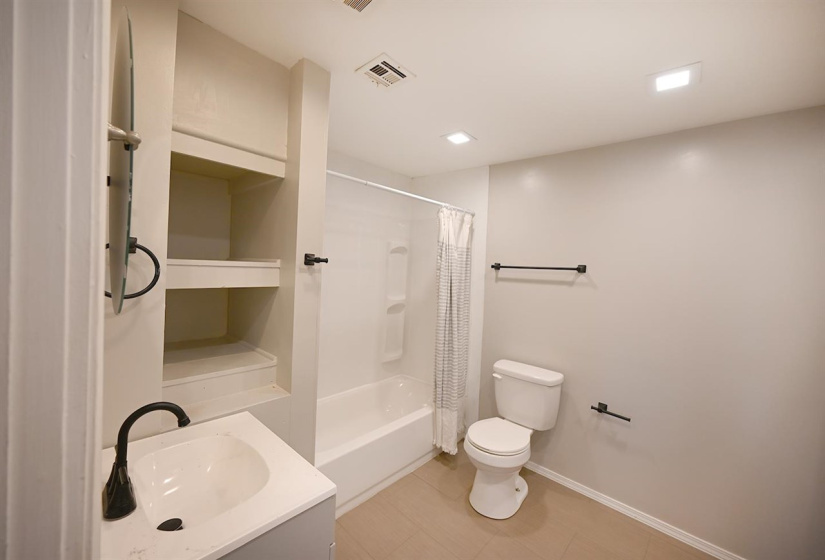 4 Bedrooms Bedrooms, 0 ,2 BathroomsBathrooms,Residential,Single Family,Lowry,1.5,133815