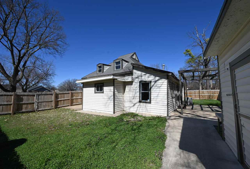 4 Bedrooms Bedrooms, 0 ,2 BathroomsBathrooms,Residential,Single Family,Lowry,1.5,133815