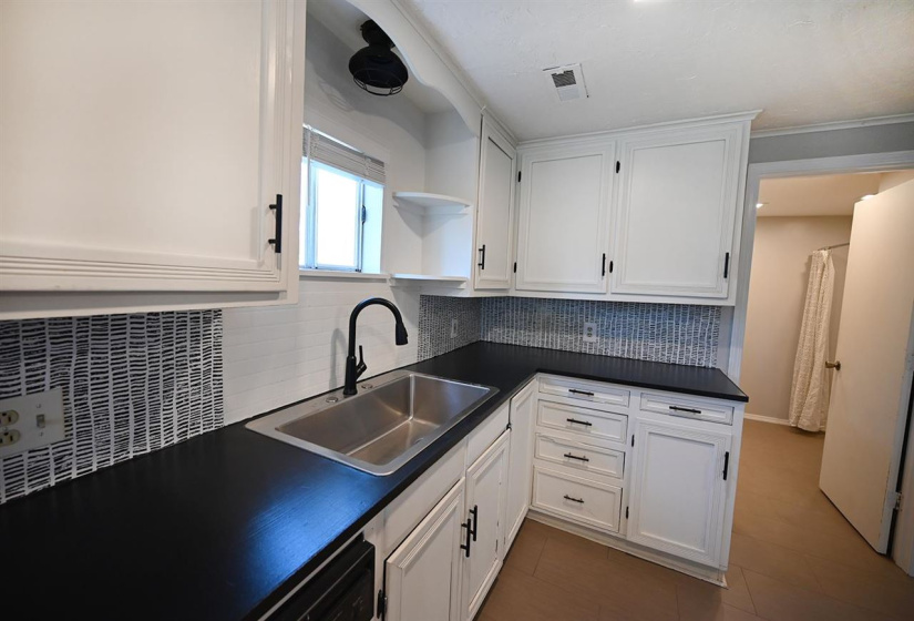 4 Bedrooms Bedrooms, 0 ,2 BathroomsBathrooms,Residential,Single Family,Lowry,1.5,133815