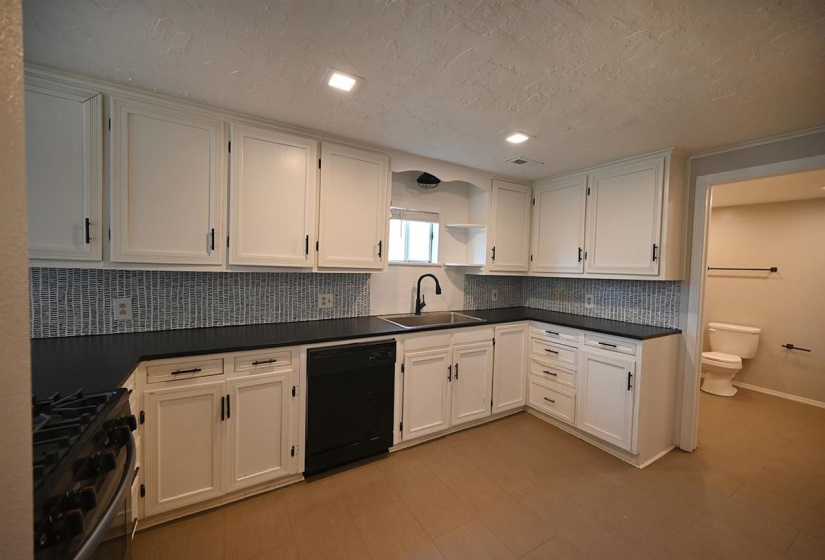 4 Bedrooms Bedrooms, 0 ,2 BathroomsBathrooms,Residential,Single Family,Lowry,1.5,133815