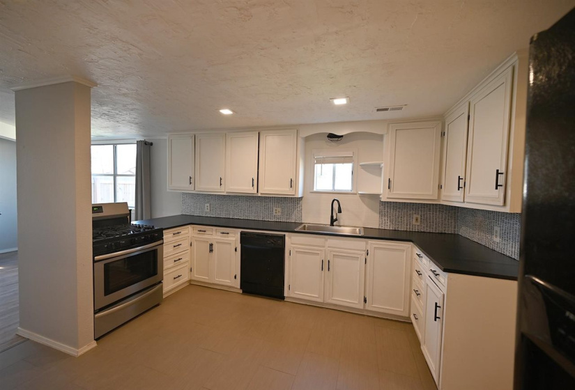 4 Bedrooms Bedrooms, 0 ,2 BathroomsBathrooms,Residential,Single Family,Lowry,1.5,133815