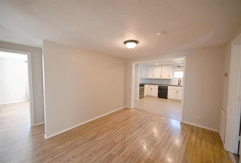 4 Bedrooms Bedrooms, 0 ,2 BathroomsBathrooms,Residential,Single Family,Lowry,1.5,133815