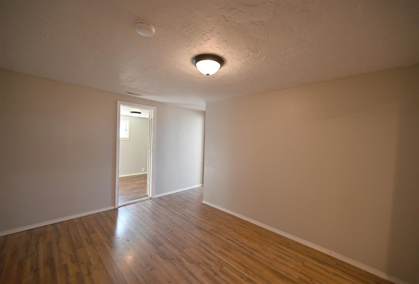 4 Bedrooms Bedrooms, 0 ,2 BathroomsBathrooms,Residential,Single Family,Lowry,1.5,133815