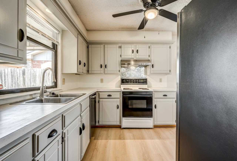 3 Bedrooms Bedrooms, 0 ,2 BathroomsBathrooms,Residential,Single Family,Britton,1,133817