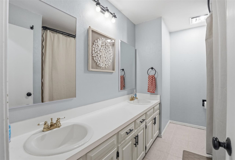 4 Bedrooms Bedrooms, 0 ,2 BathroomsBathrooms,Residential,Single Family,Country Club,1,133820