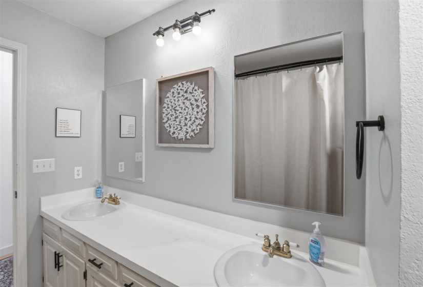 4 Bedrooms Bedrooms, 0 ,2 BathroomsBathrooms,Residential,Single Family,Country Club,1,133820