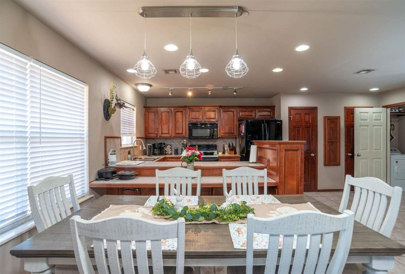 3 Bedrooms Bedrooms, 0 ,2 BathroomsBathrooms,Residential,Single Family,Burdick,1,133822