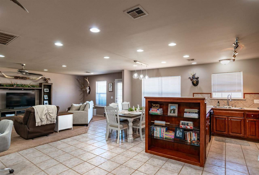 3 Bedrooms Bedrooms, 0 ,2 BathroomsBathrooms,Residential,Single Family,Burdick,1,133822