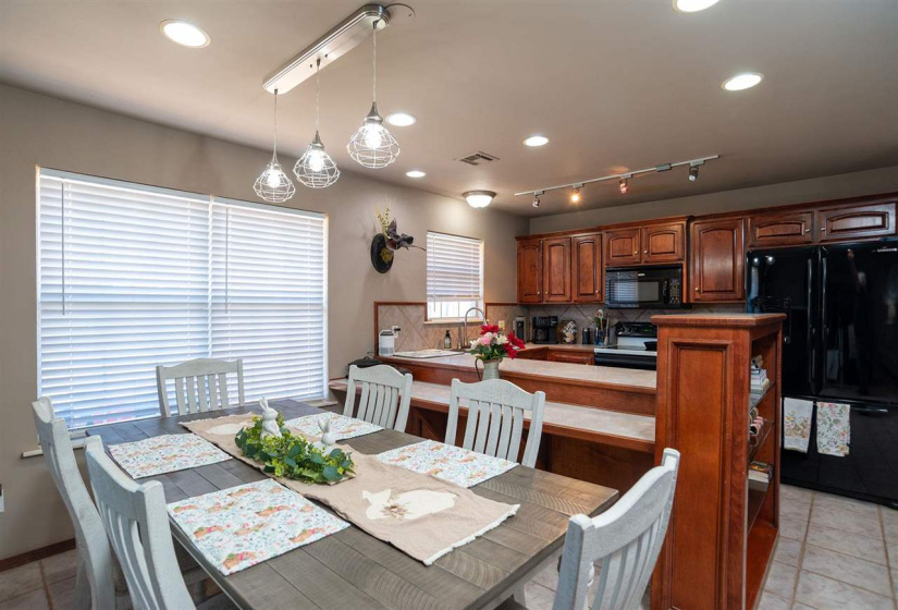 3 Bedrooms Bedrooms, 0 ,2 BathroomsBathrooms,Residential,Single Family,Burdick,1,133822